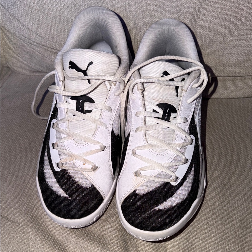 🔥 Puma Sneakers – Men’s Size 9 – White/Black Athletic Shoes – Pre-Owned 🏀 🔥